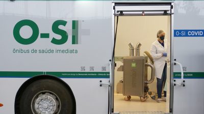 visão externa da unidade móvel de saúde